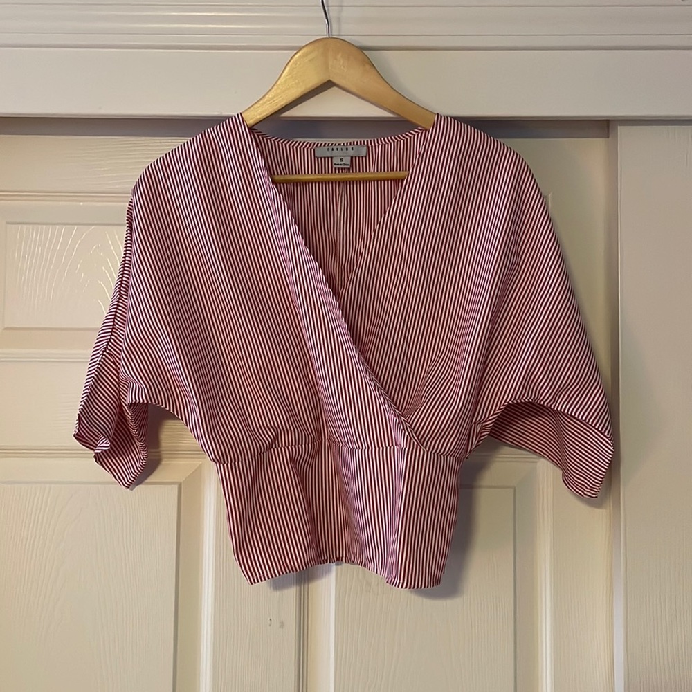 Criss cross v neck top | Size S